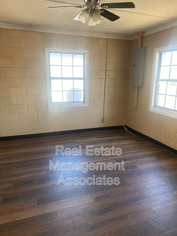 Foto del edificio - 919 Cleveland St