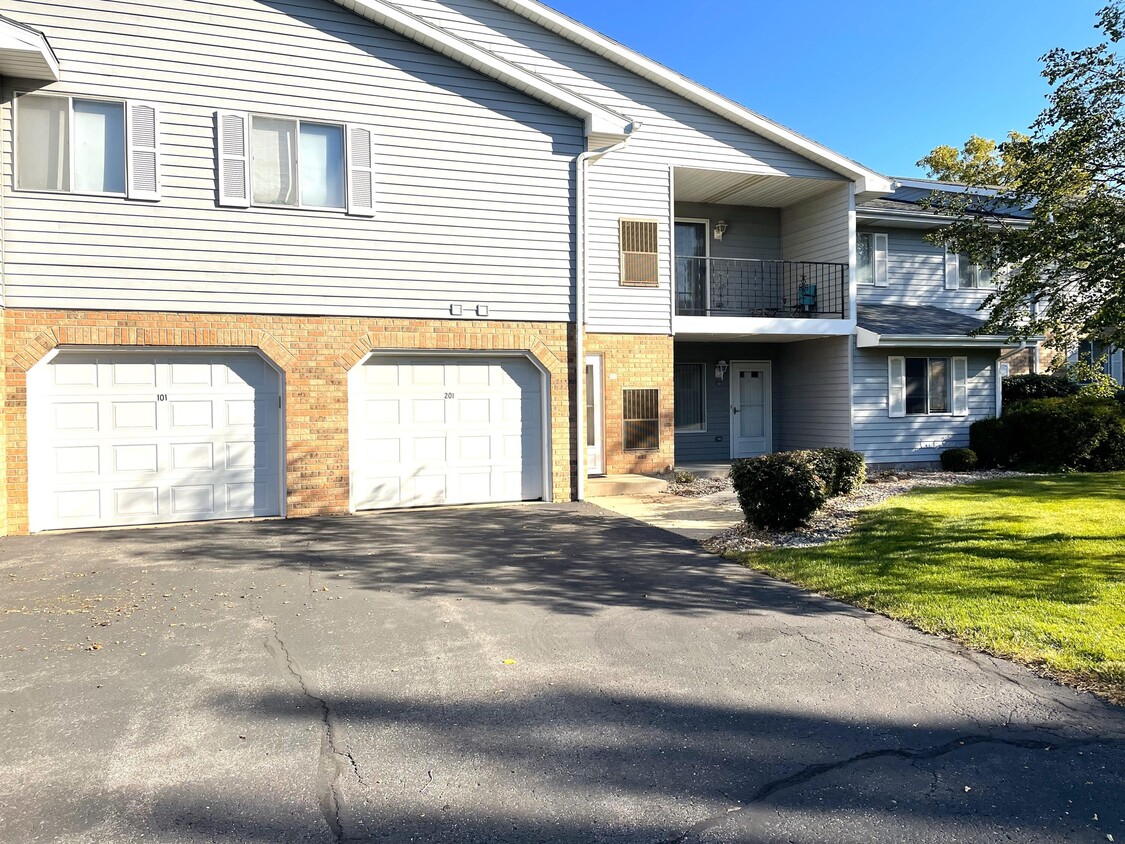 Primary Photo - 1309 N Sunnyslope Dr