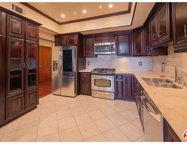 Kitchen - 10511 Ashton Ave (Los Angeles, CA) Apartment