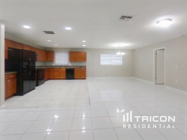 Building Photo - 7116 Green Needle Dr