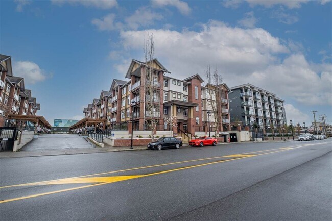 Building Photo - Top-Floor 1 Bedroom Condo in the Heart of Langley City
