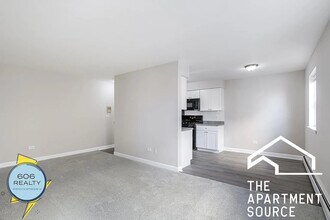 Building Photo - 3001 N Thatcher Ave