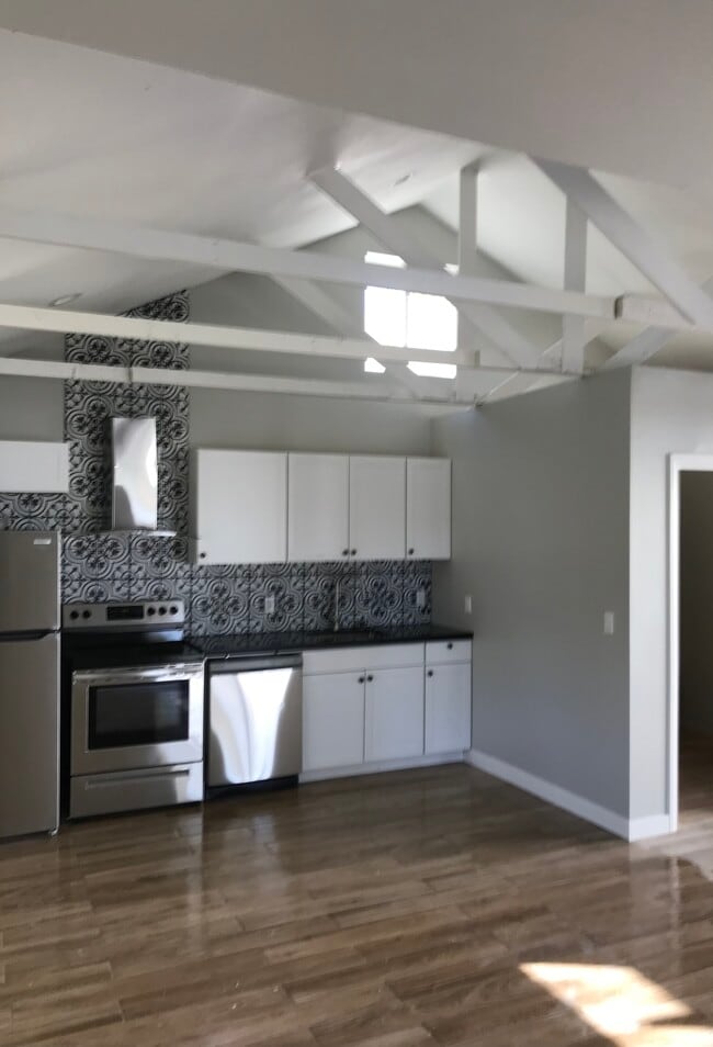 Building Photo - 706 Vale View Dr