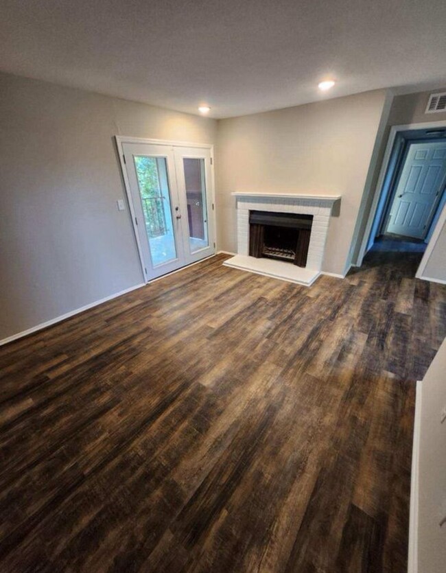 Building Photo - 1100 Skyland Dr