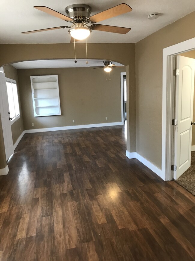 Building Photo - 4 bedroom 2 bath next to Chico State. Watc...