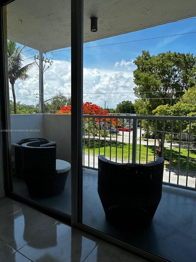 Foto del edificio - 2000 NE 135th St