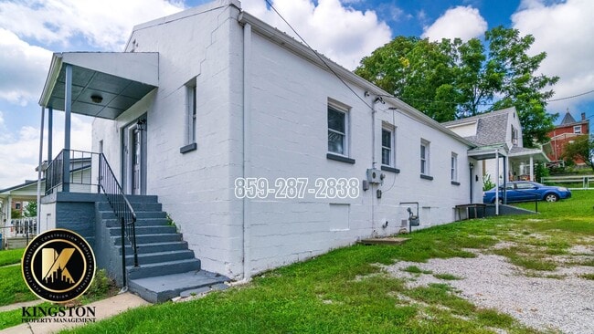 Building Photo - R- 316 N. Walnut St.