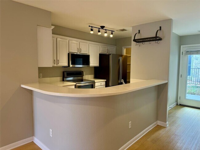 Foto del edificio - 6900 E Riverside Dr