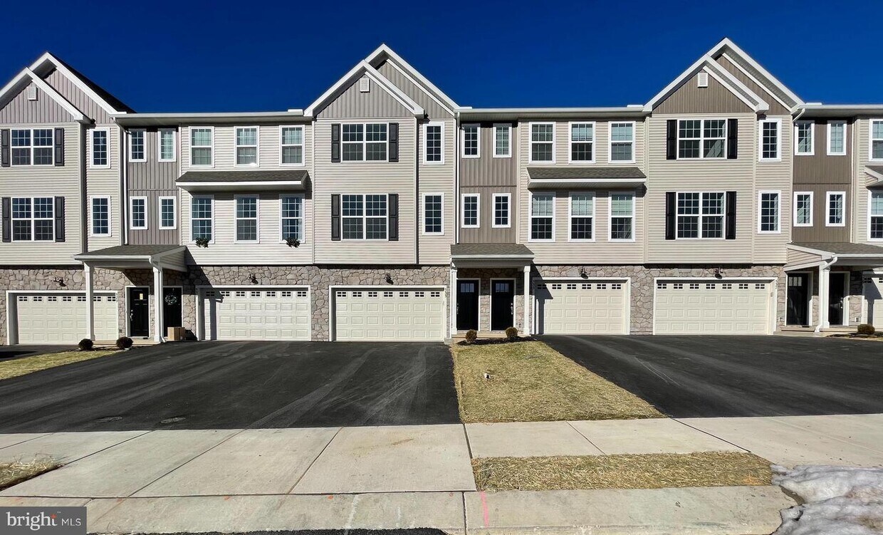 1864 Shady Ln, Mechanicsburg, PA 17055 Townhome Rentals in