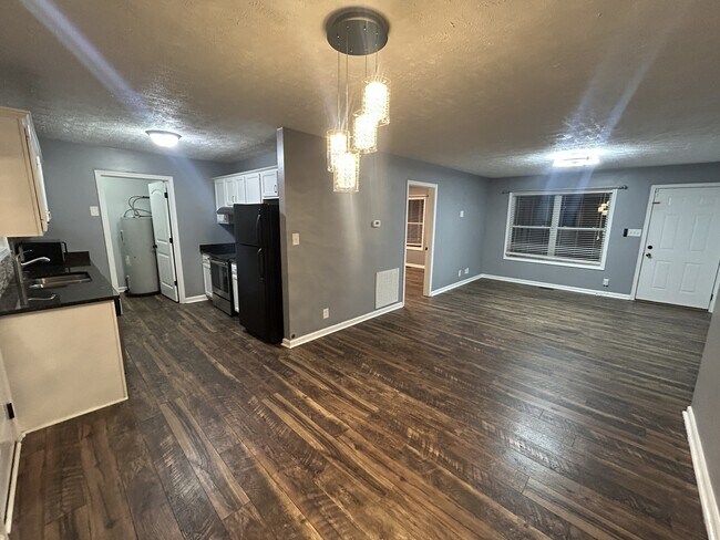 Foto del edificio - 573 Somerset Ln