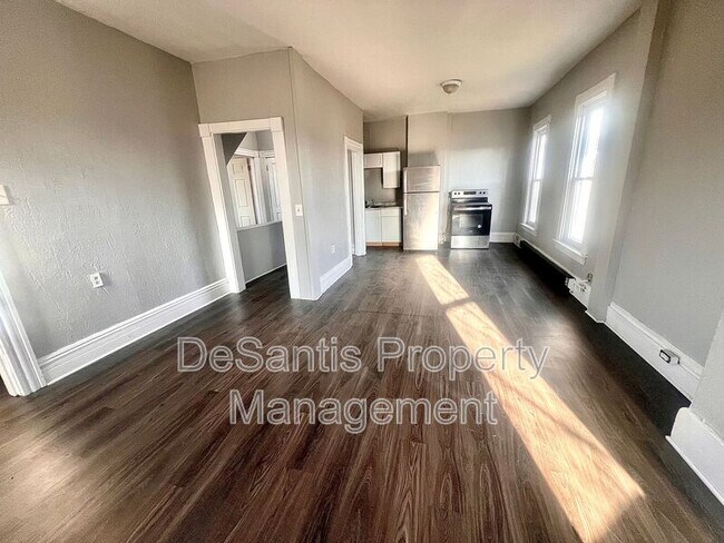 Building Photo - 555 Adams St