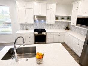 Building Photo - 15520 Maple