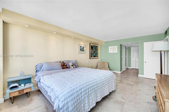 Building Photo - 11 Island Ave