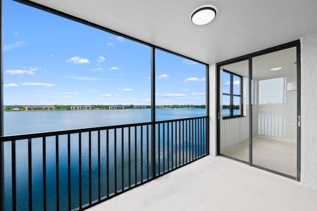Foto del edificio - 105 Lake Emerald Dr