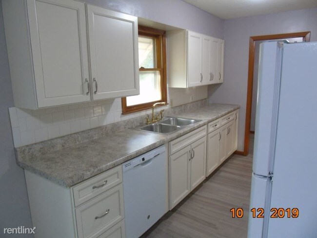 Building Photo - 3 br, 2 bath House - 221 South Bridge