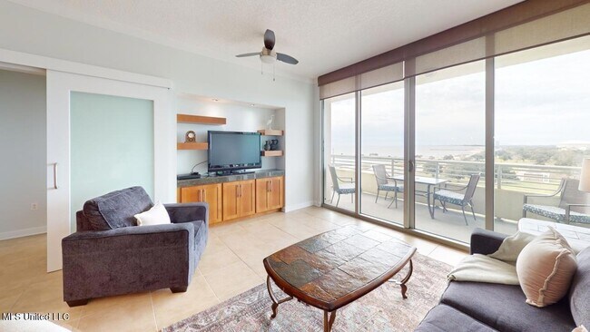 Foto del edificio - 2060 Beach Blvd