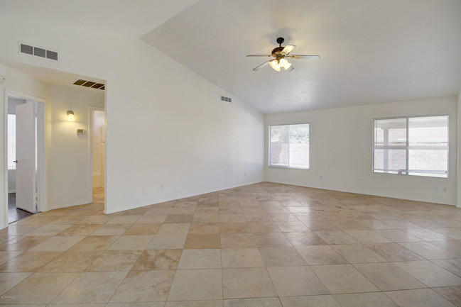 Building Photo - 4326 W Creedance Blvd