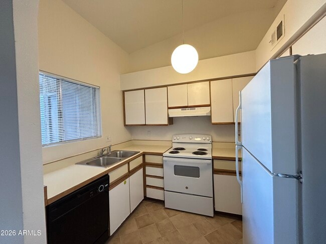 Building Photo - 6230 N 33rd Ave