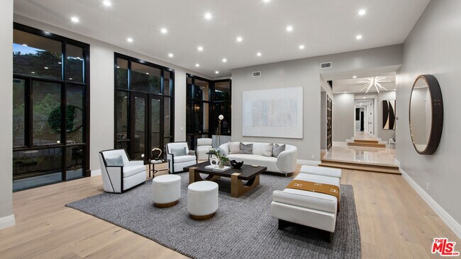 Foto del edificio - 9332 Hazen Dr