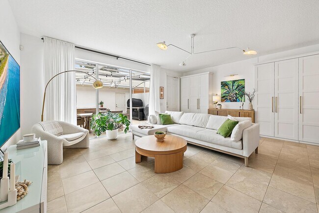 Building Photo - 149 Caravelle Dr