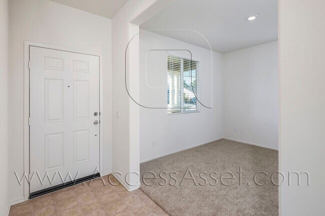 Building Photo - Stunning 4 Bed/3 Bath Two-Story Home In He...