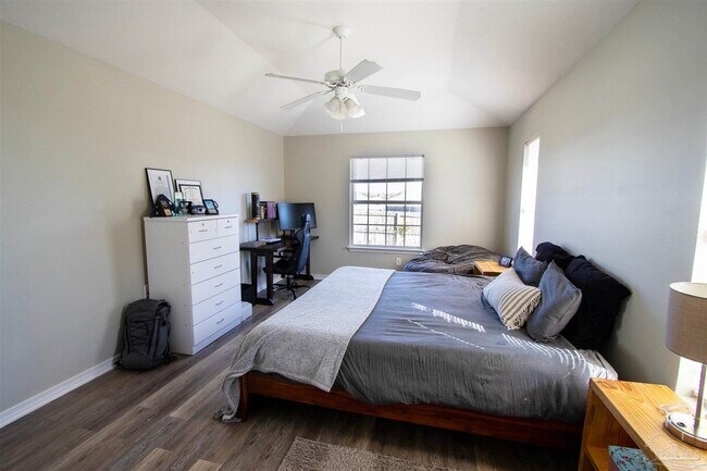 Foto del edificio - 5426 Fawn Ridge Dr