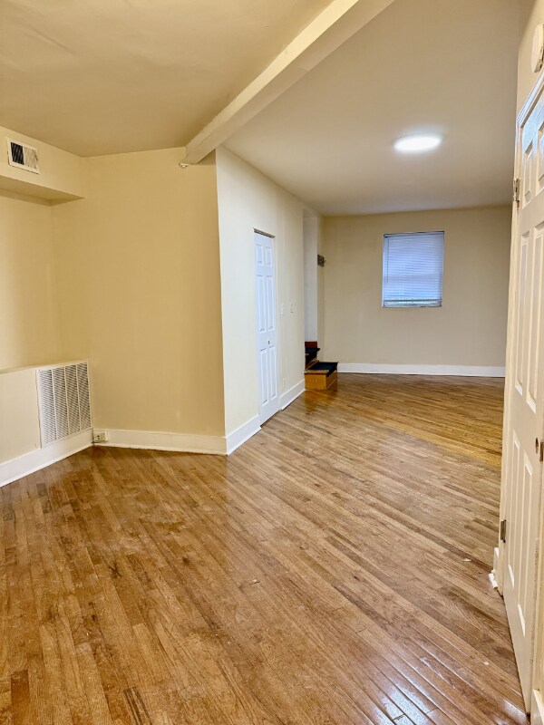 Foto del edificio - 5031 N Harding Ave