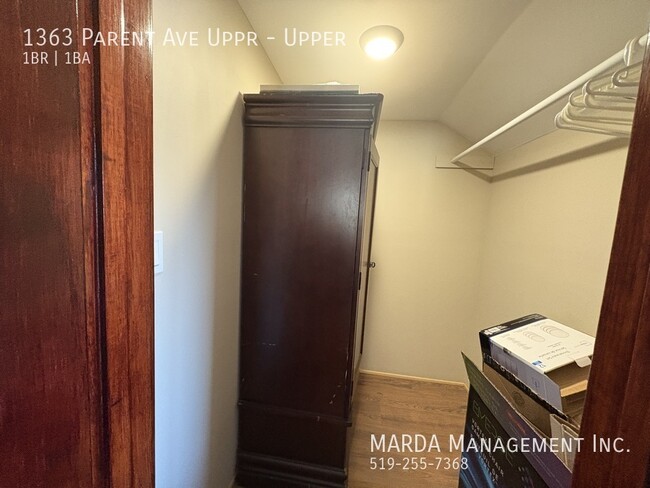 Building Photo - SPACIOUS 1-BEDROOM + OFFICE/1-BATH UPPER U...