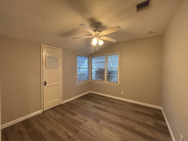 Building Photo - 2nd St., 829-831