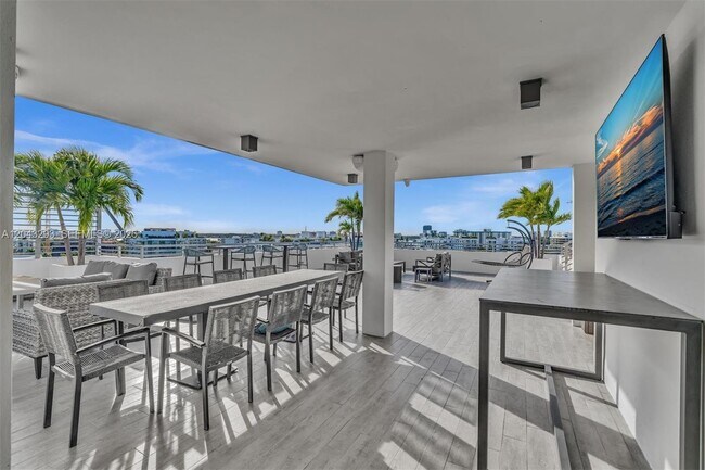 Foto del edificio - 9901 E Bay Harbor Dr