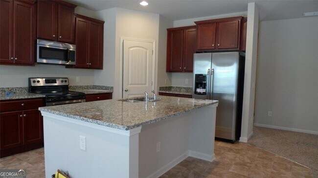 Building Photo - 3125 Englewood Dr