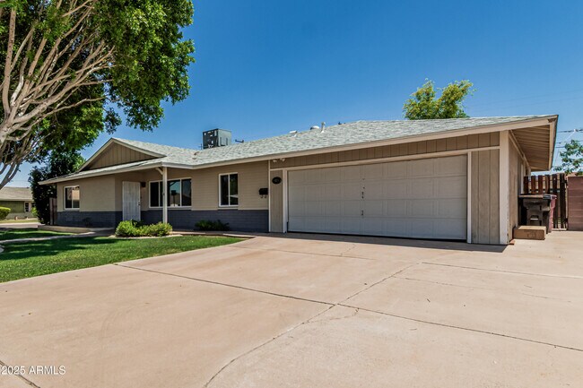 Foto del edificio - 8315 E Vernon Ave
