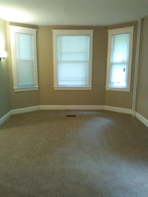 Foto del edificio - 5521 Gwynn Oak Ave- Large 5 bedroom 2 bath...