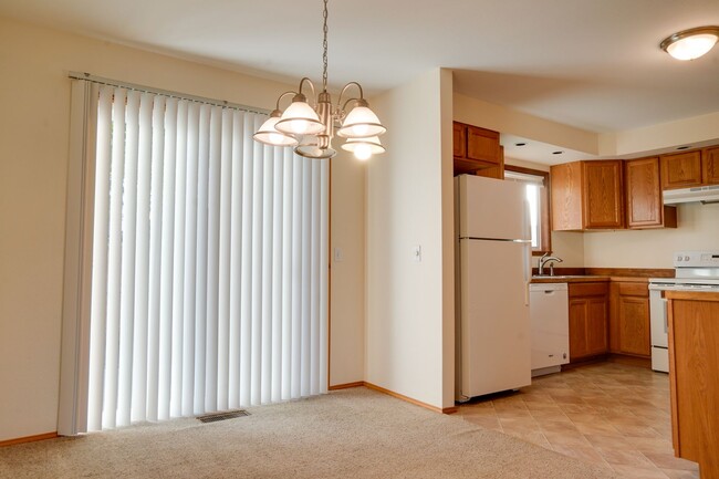 Building Photo - Federal Way Rambler