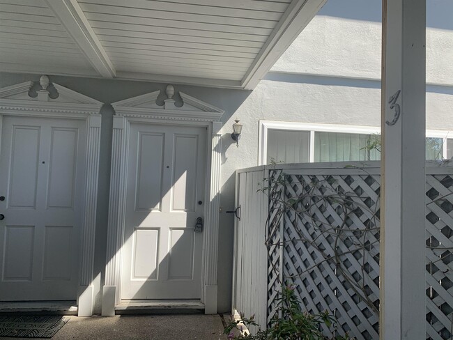 Building Photo - 2022 Trousdale Dr