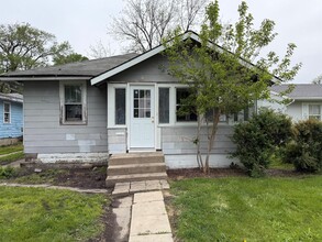 Building Photo - 426 W Maple St