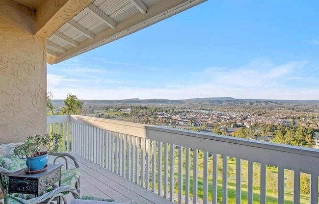 Building Photo - Rent Today!! Stunning 3-Bedroom Condo with Unbeatable Views!