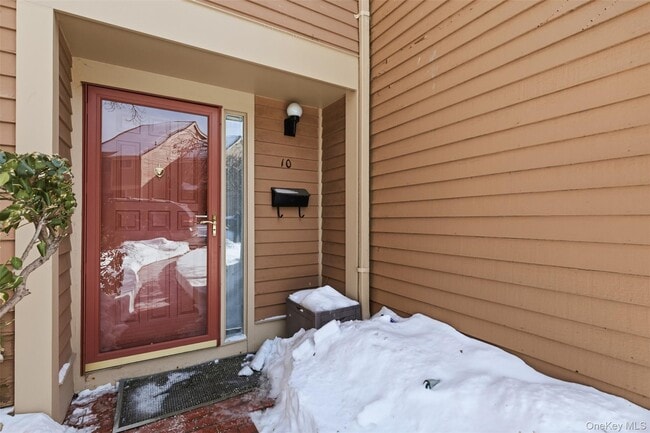 Building Photo - 10 Bayberry Ln