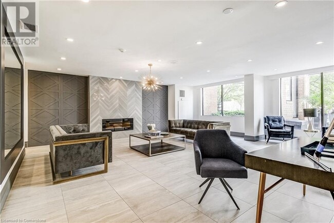 Photo du bâtiment - 1270 Maple Crossing Blvd