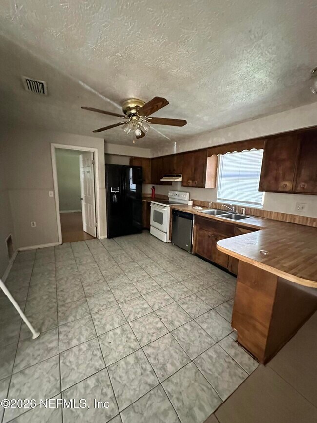 Foto del edificio - 577 Clermont Ave S