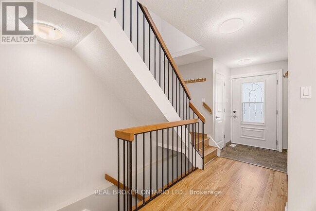 Building Photo - 1127 Avignon Ct