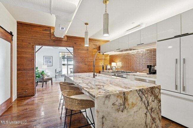 Building Photo - 301 S Toulme St