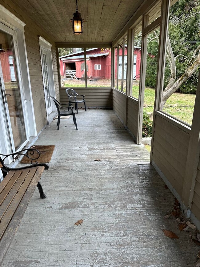 Foto del edificio - Greenville home on private property