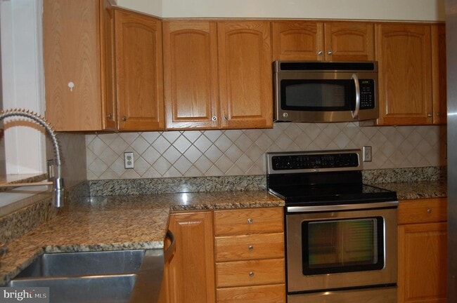 Building Photo - 8618 Dellway Ln