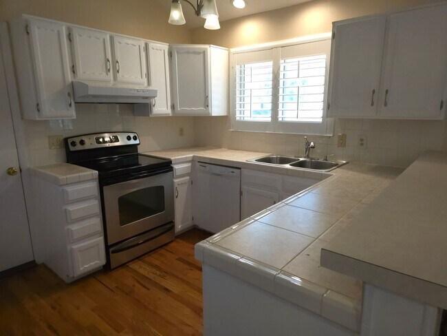 Foto del edificio - Lovely Lafayette 5 Bedroom, 3 Bath Home on...