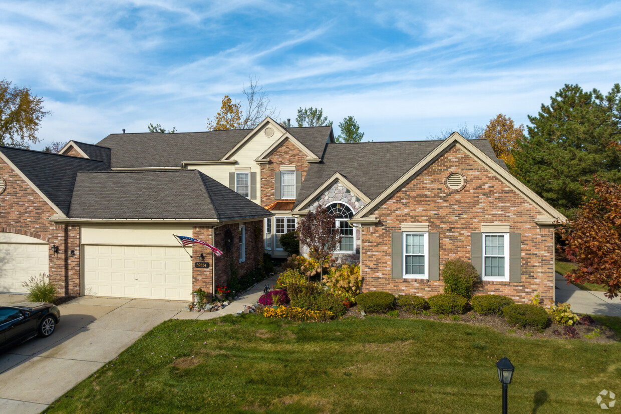 Primary Photo - Country Club Village of Northville Condos