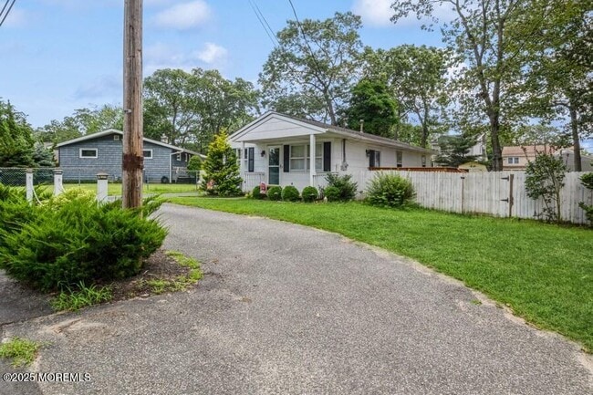 Building Photo - 931 Cypress Ave