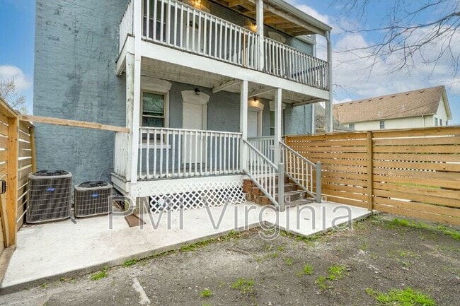 Building Photo - 731 W 38th St