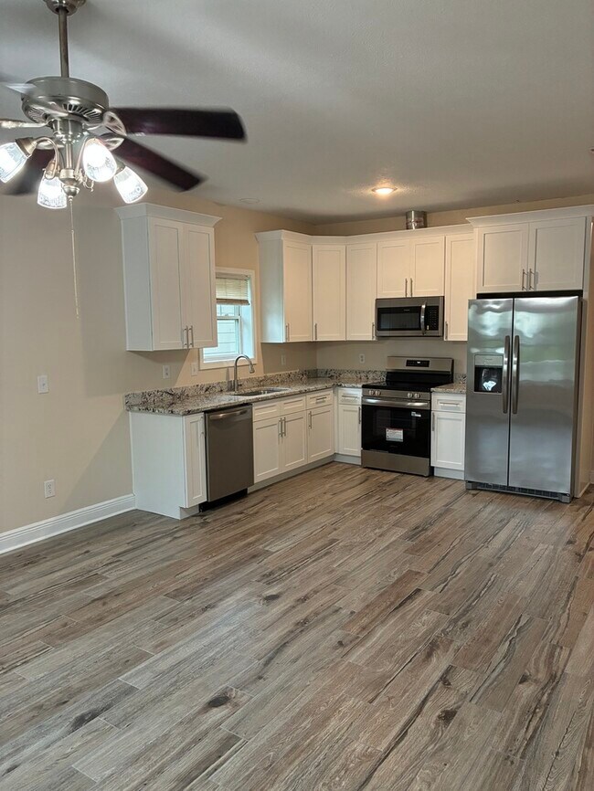 Foto del edificio - Newly Renovated 2/1 Duplex