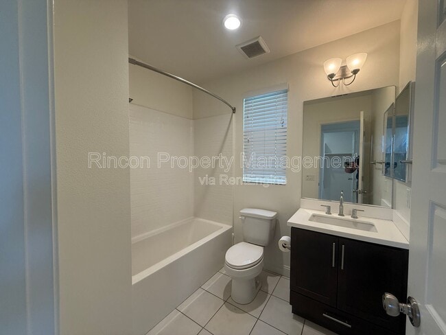 Foto del edificio - 360 S Saticoy Ave